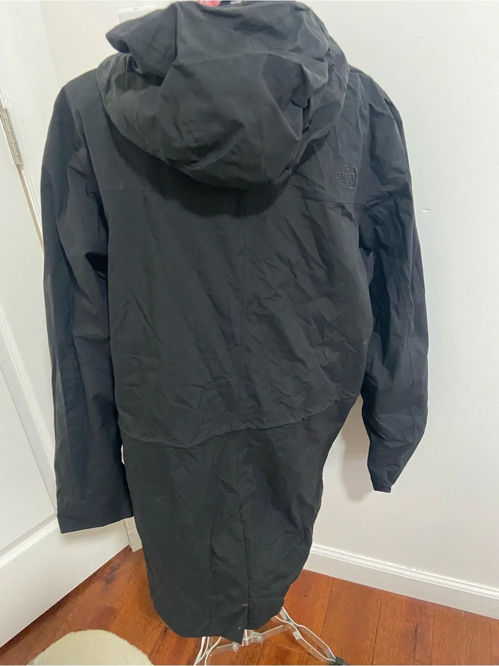 North face men’s black rain jacket windbreaker longer length M